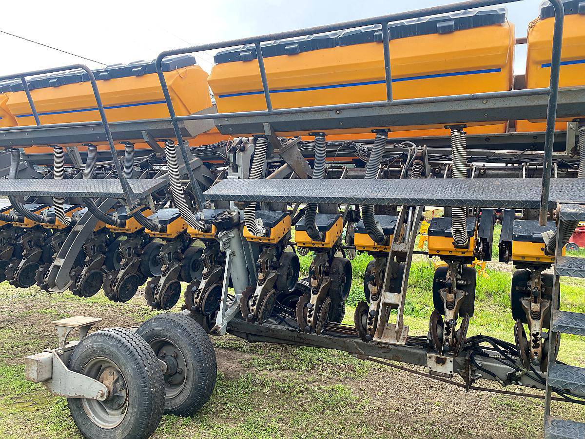 Sembradora Autotrailer de 14 a 52 cm con Monitor