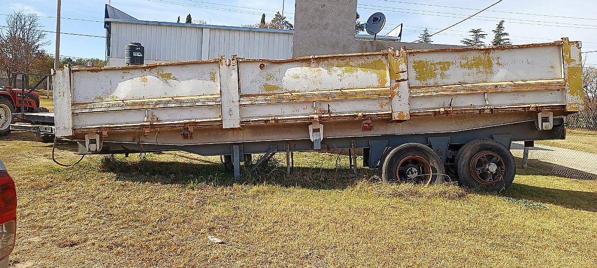 Semirremolque Acoplado Bivuelco Dos Ejes Tres Cilindros.