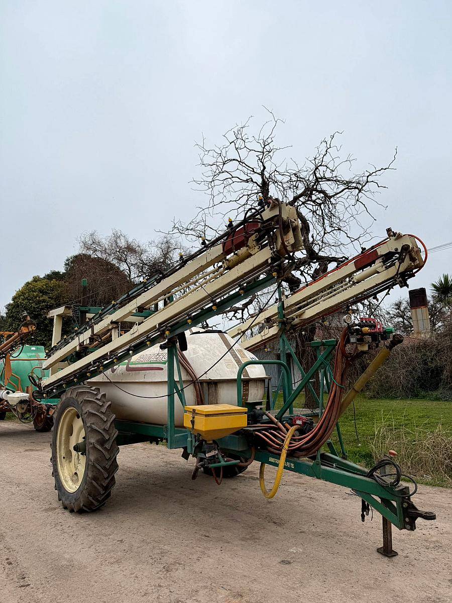 Pulverizador Pampero Tetra Full 3000 de 3000 Lts de 21 Mts