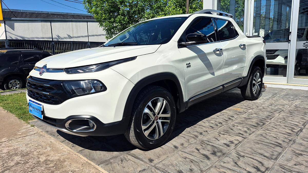 Fiat Toro Volcano 2.0 4X4 AT (2017)