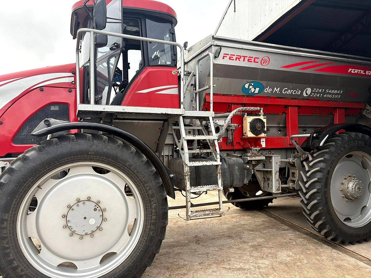Fertilizadora Autopropulsada Fertec F 824