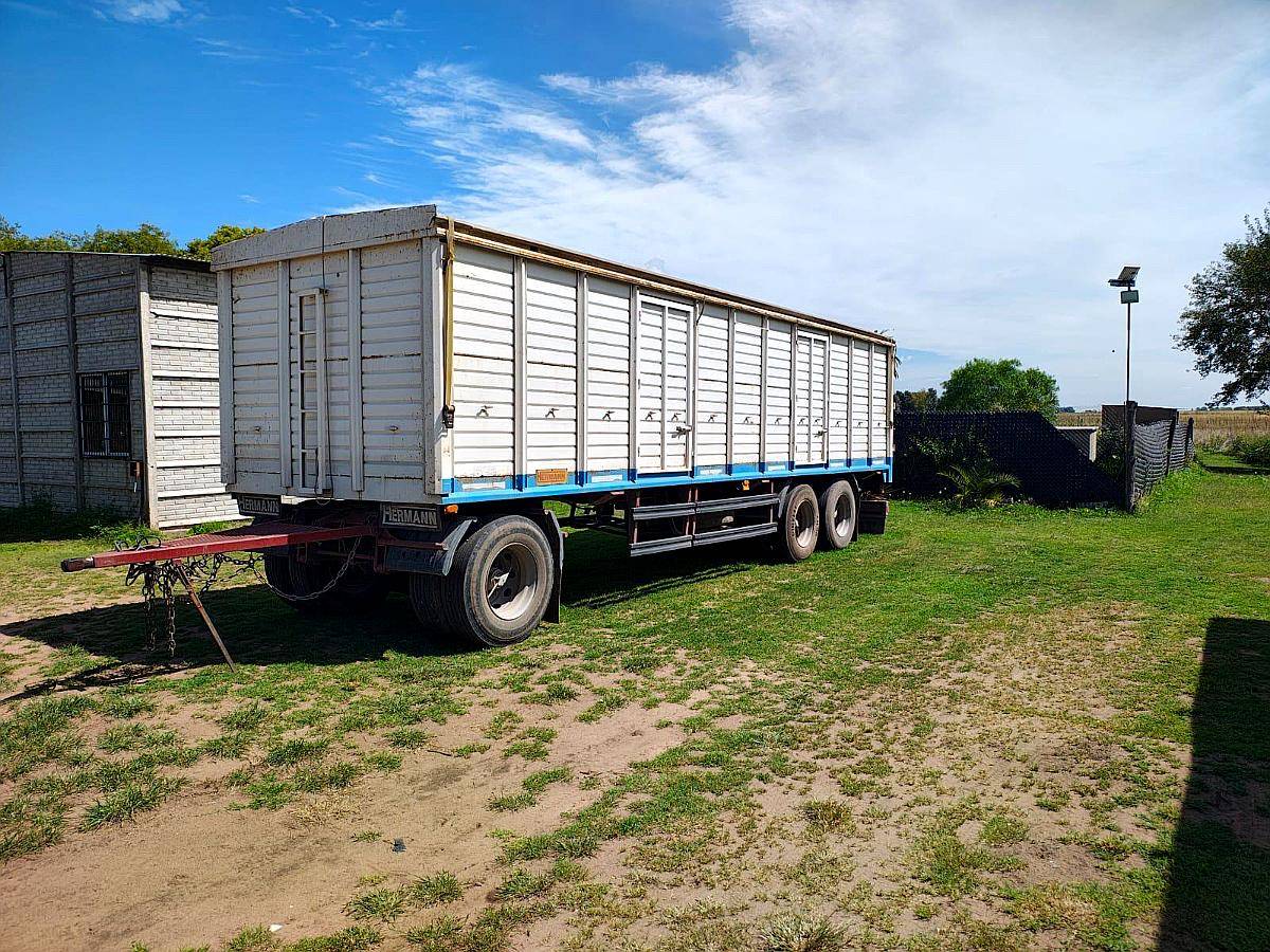 Acoplado Herman Ubicacion: Daireaux.