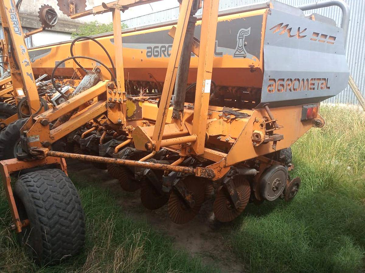 Sembradora Agrometal MX3321 sin Alfalfero