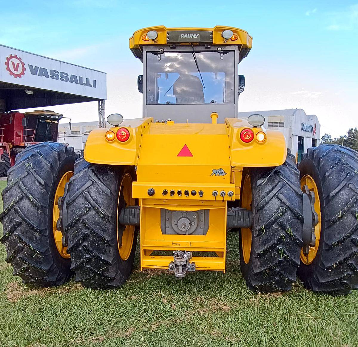 Pauny 540 2019 - Cummins 240 HP, Aire, Duales 50%, Centro C