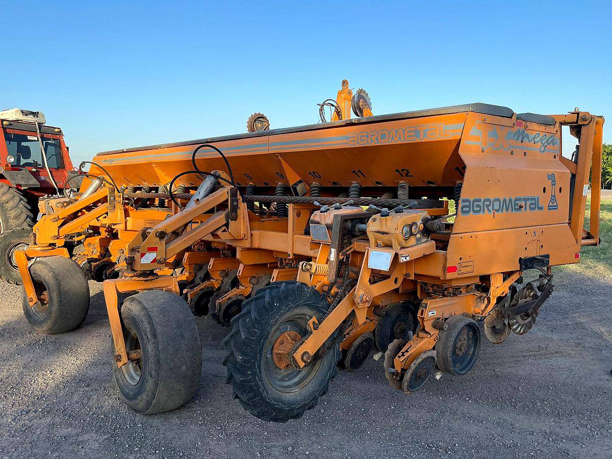 Sembradora Agrometal TX Mega 13 a 52