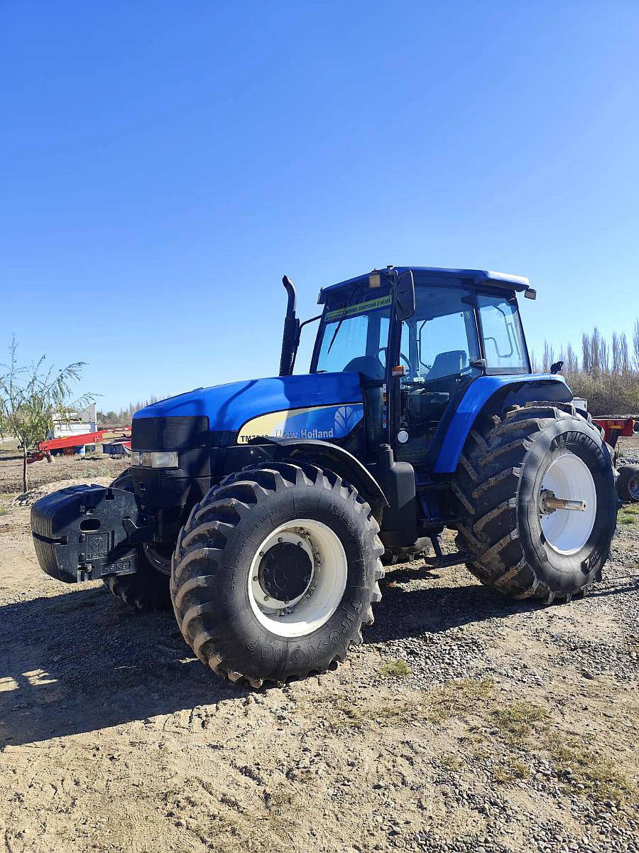 New Holland 7040 año 2012. 9474 HS. ROD 32. Trabajando