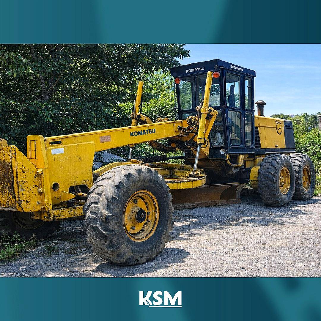 Motoniveladora Komatsu GD 623 a (id710)