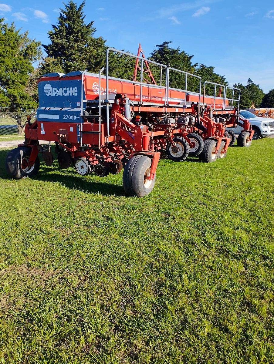 Sembradora Apache 27000 +