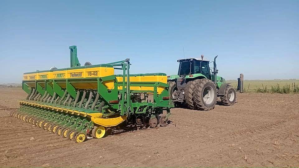 Sembradora Tedeschi 18 Lineas a 42 CM.