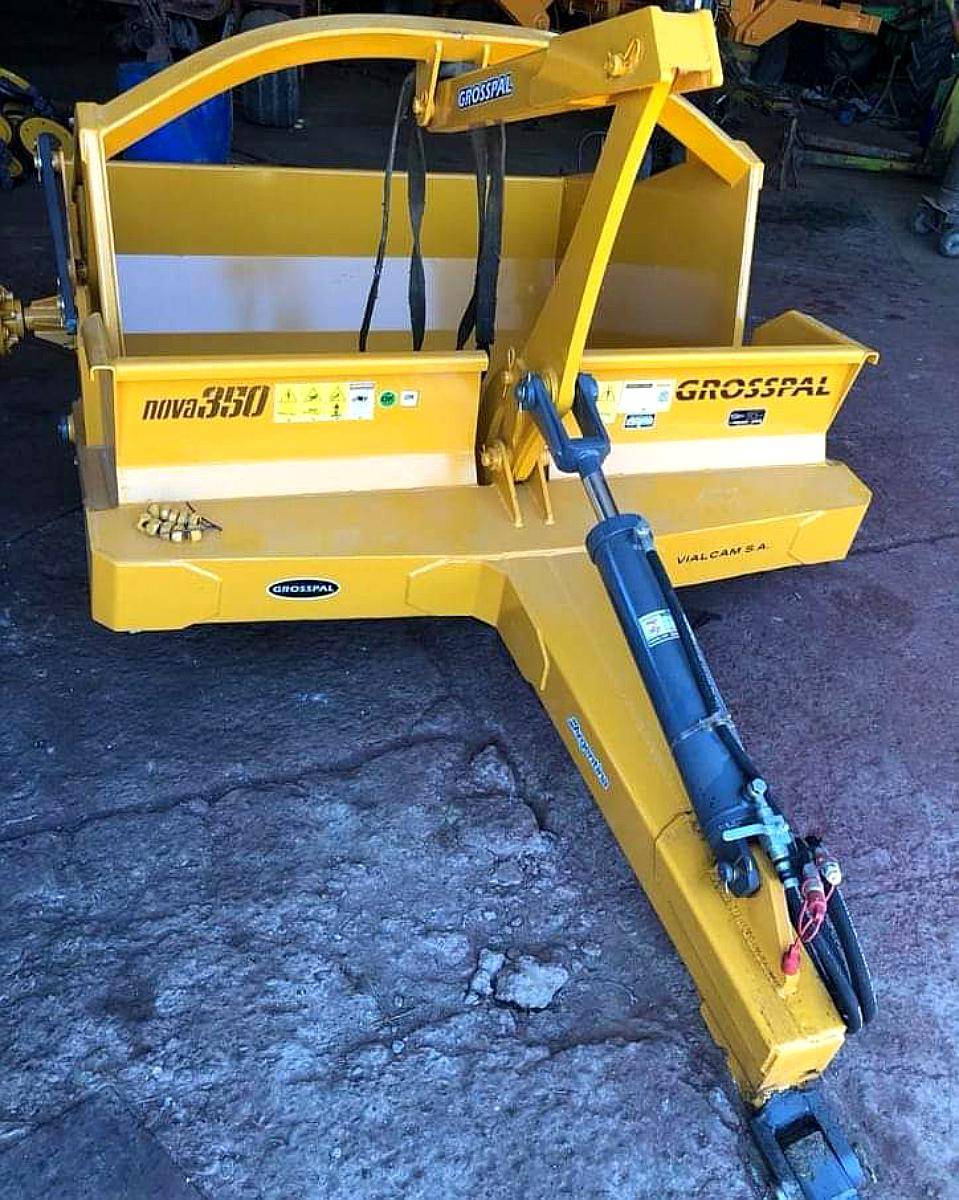 Palas Grosspal Nova 350 de 3 M3 con Llantas R20 y Cilindro