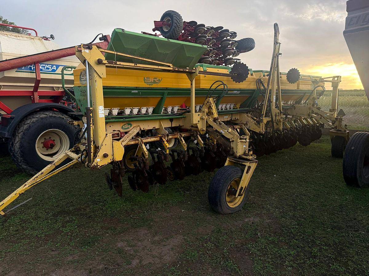 Fertilizadora Marca SR 21 a 35 con Marcadores