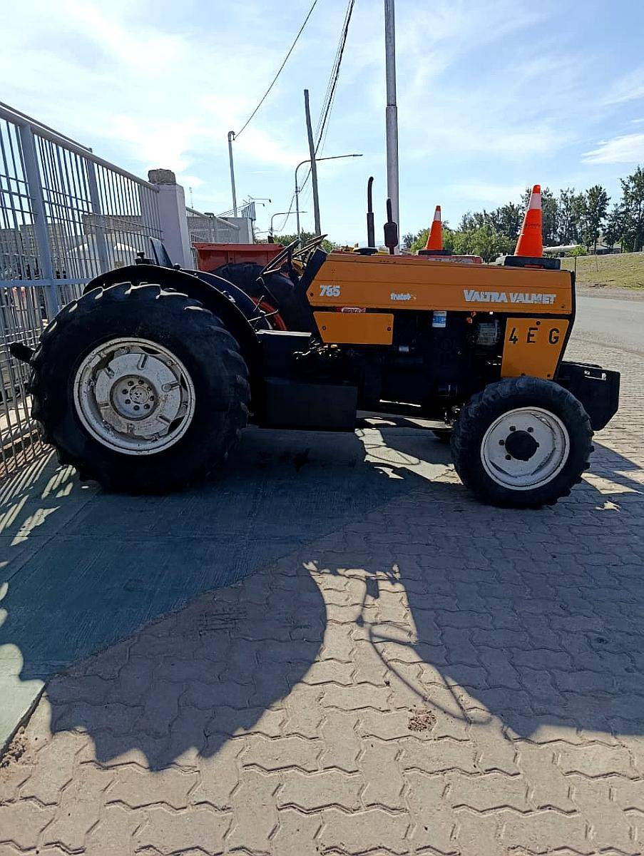 Tractor Valtra Valmet 785 Viñatero