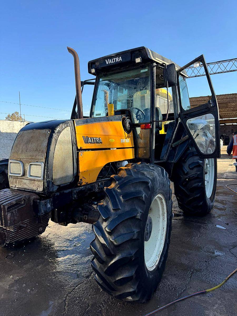 Valtra BM100 año 2006 106hp 4X4 TDF 3pto Cabina Excelente
