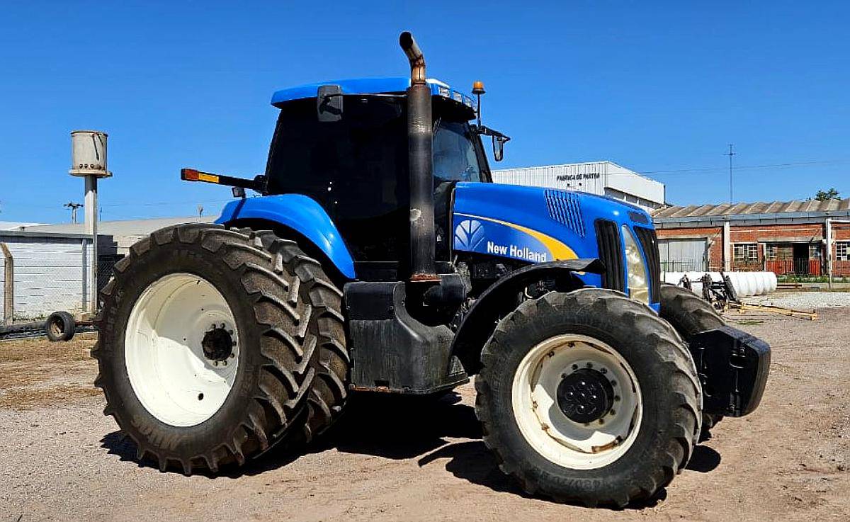 Tractor New Holland. Modelo T8030.