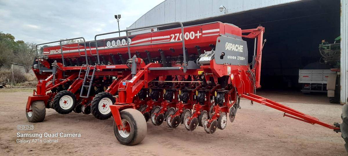 Sembradora Apache 27000 - 16 Surcos a 52