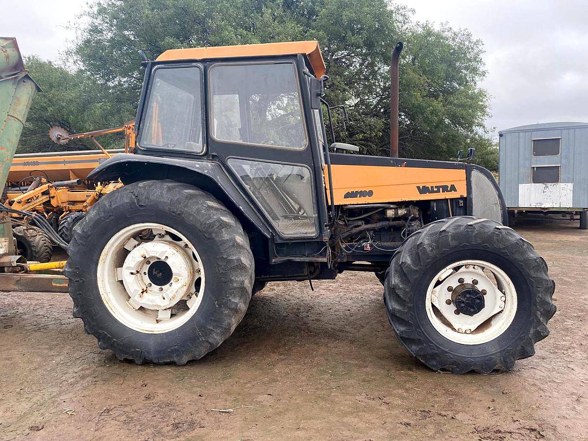 Tractor Valtra BM 100. año 2006.