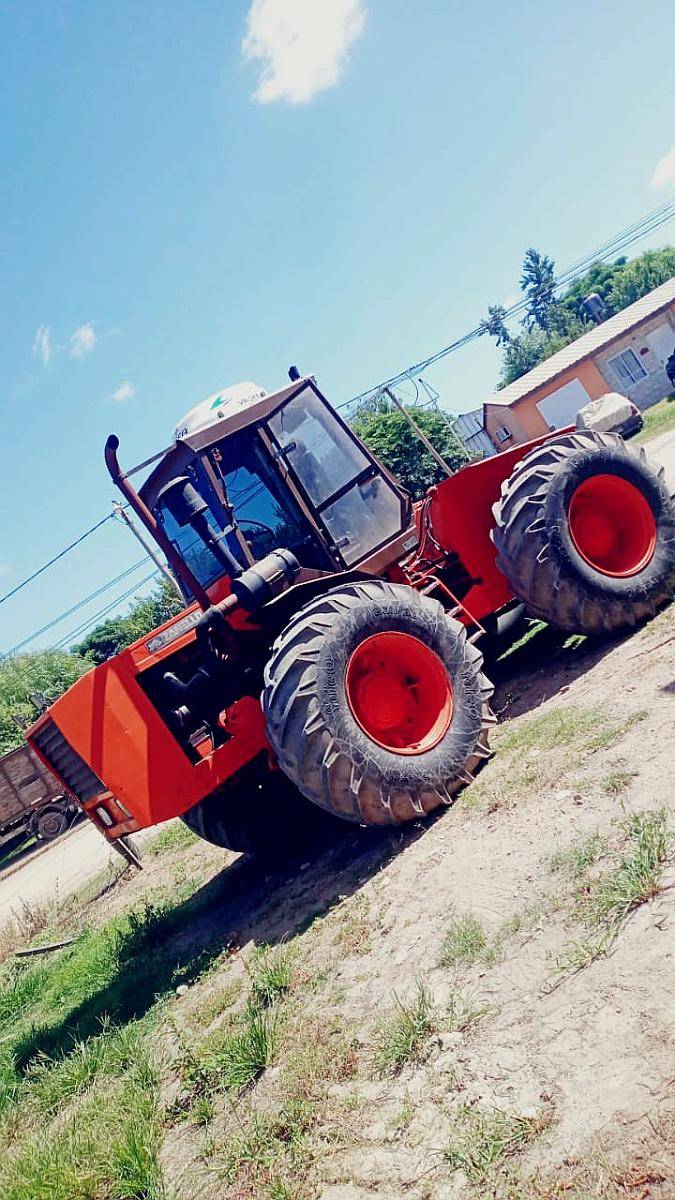 Tractor Zanello 4200 Articulado 180 HP con Toma