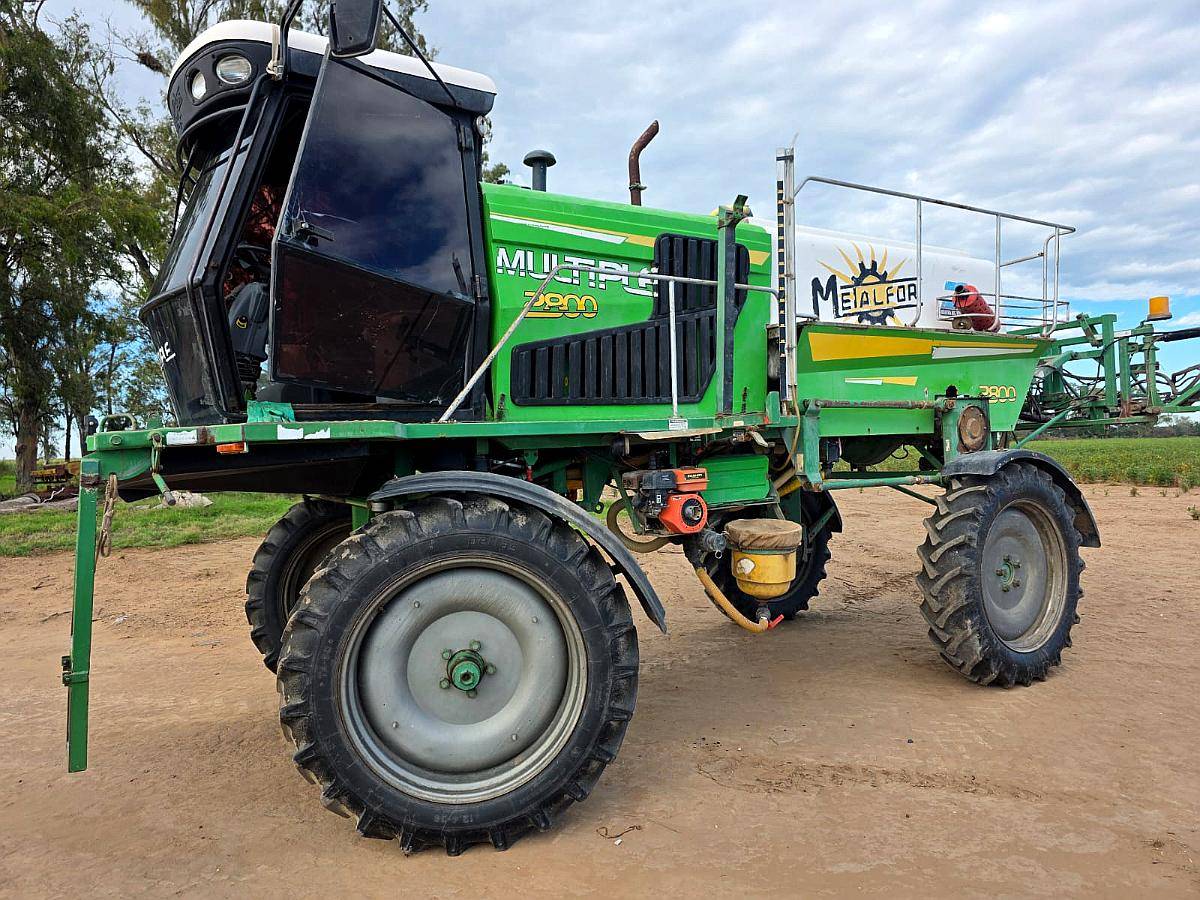 Pulverizadora Metalfor 2800 - año 2009 - 23 Metros