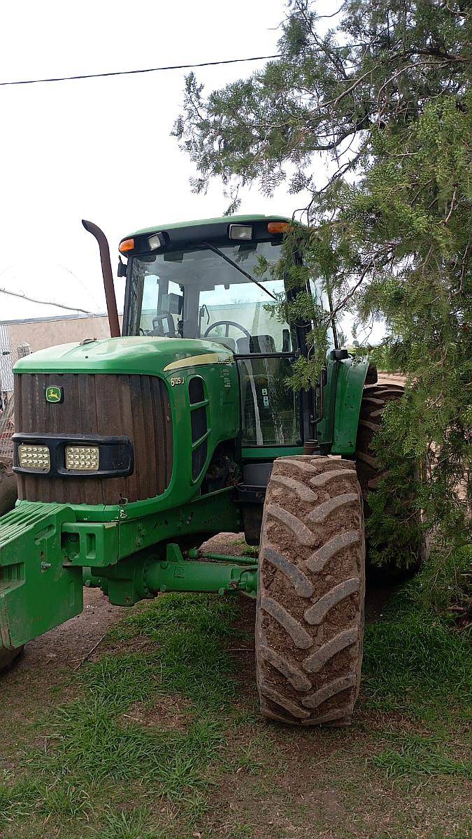Tractor John Deere 6125. año 2011.