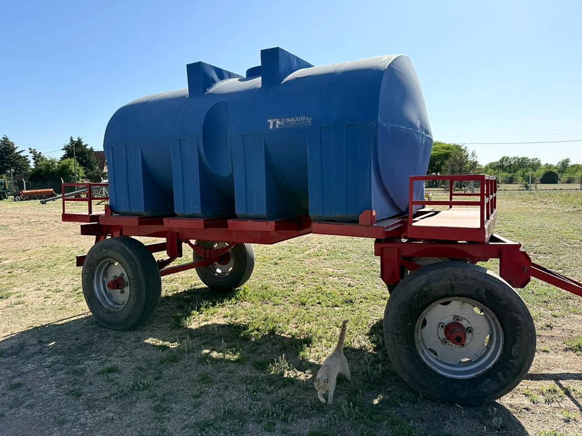 Acoplado con Tanque Plástico - 8.000lts - de Arequito