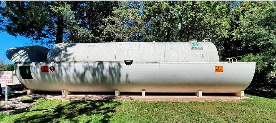 Tanque de Combustible CAP 50.000 L, con Surtidor y Bomba.