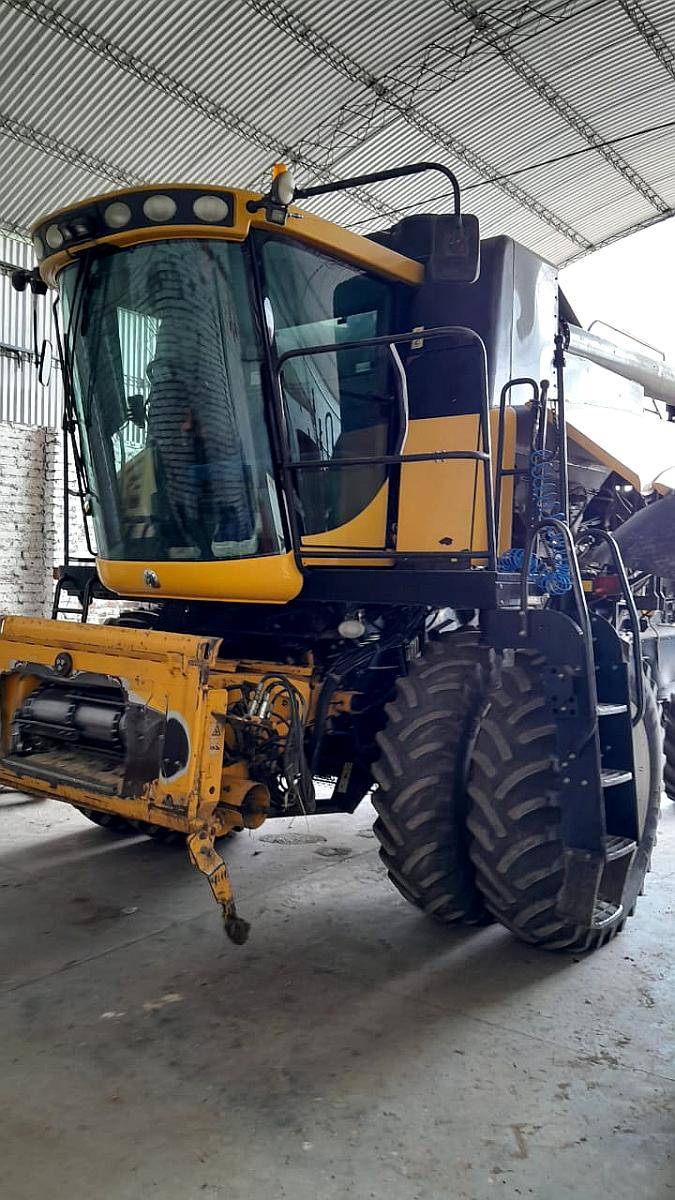 Cosechadora New Holland CR 5080, año 2013