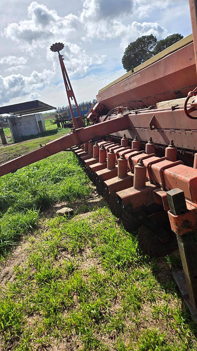 Vendo Sembradora Bertini 10.000 con Kit de Gruesa