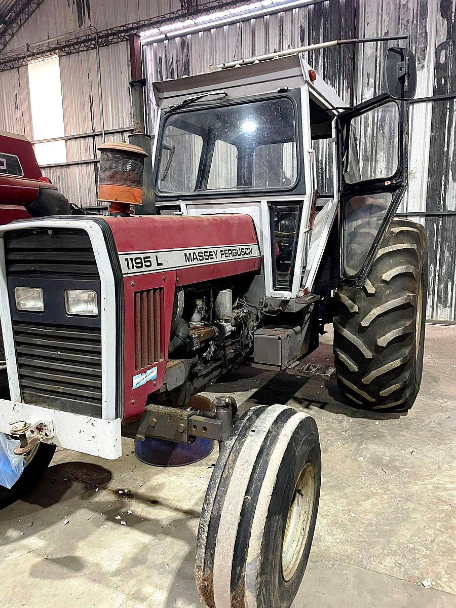 Tractor Massey Ferguson 1195 L
