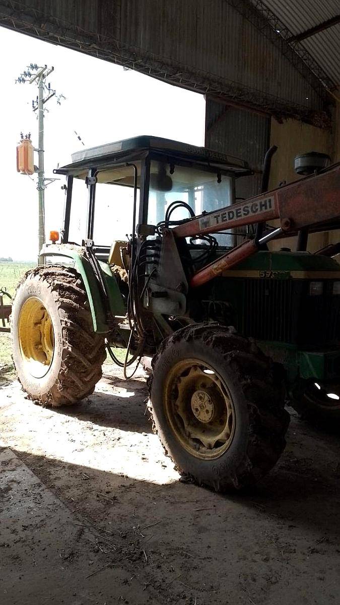 Tractor John Deere 5700