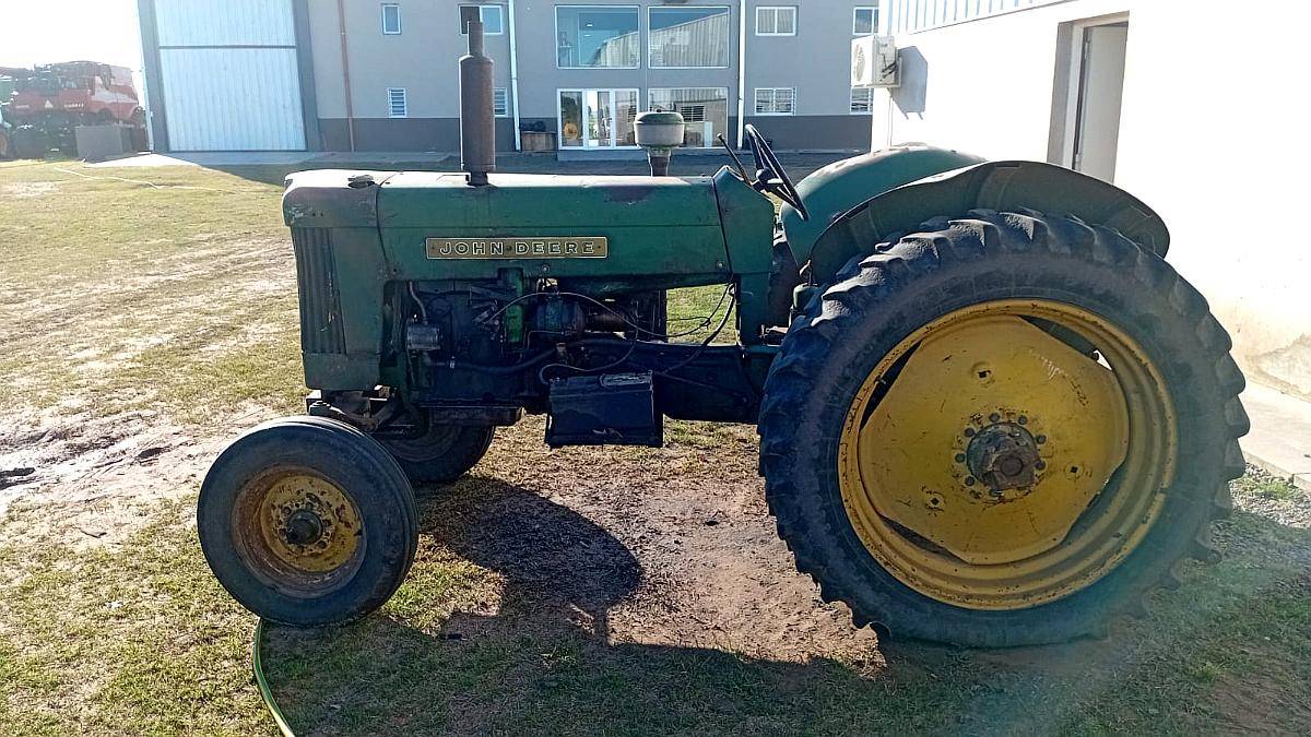 Tractor John Deere 445