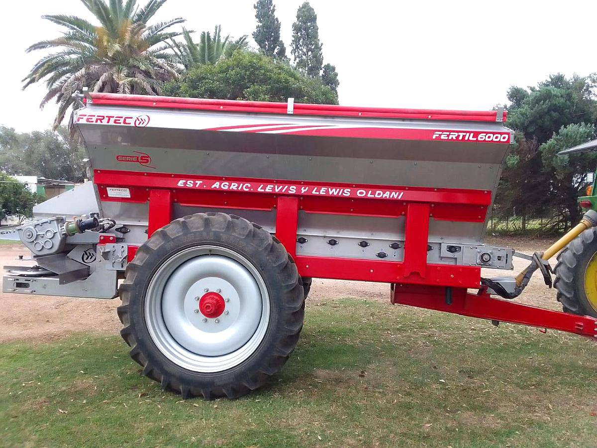 Fertilizadora de Arrastre F 6000 Serie 5
