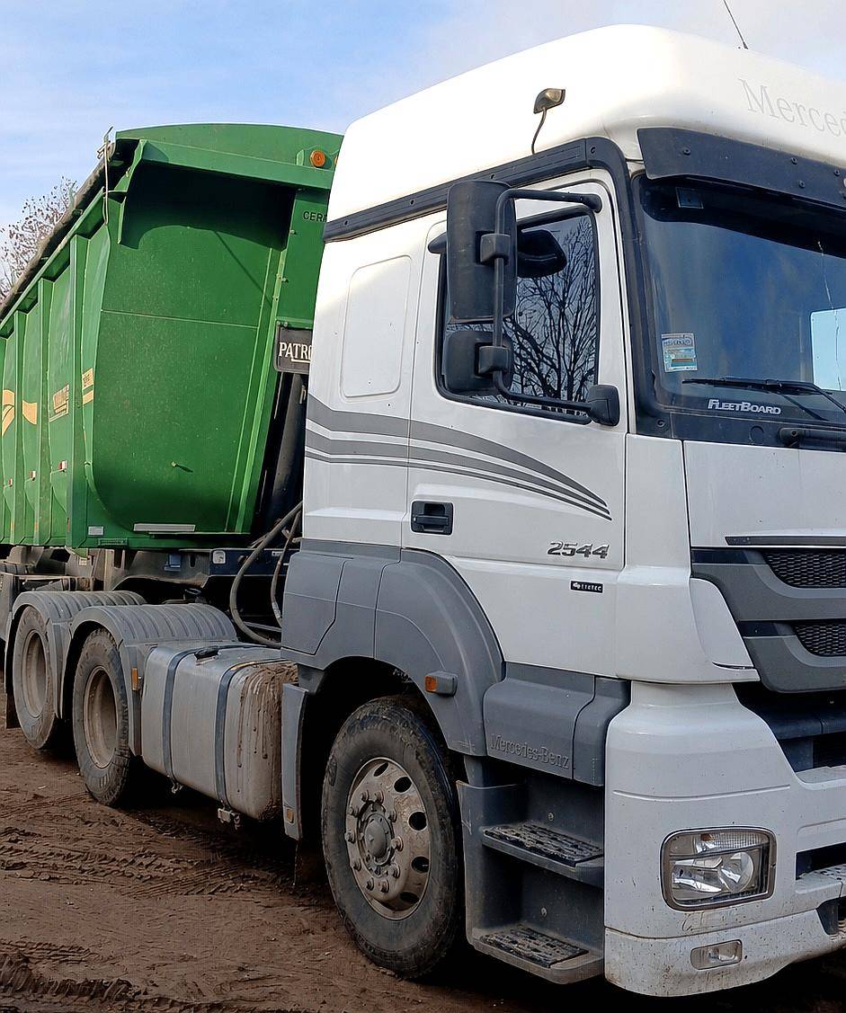 Mercedes Benz Axor 2544 6X2 con 174.000 km Caja Automática
