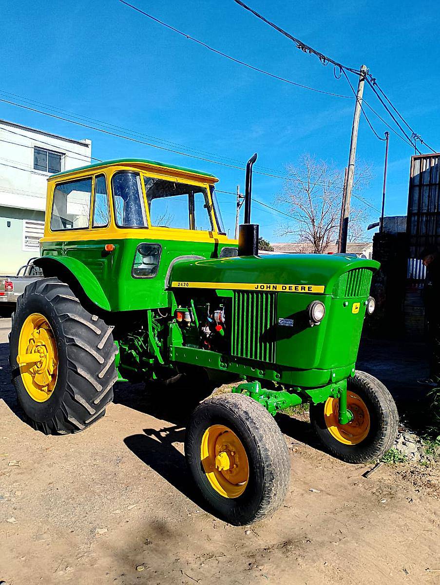 Tractor John Deere 2420