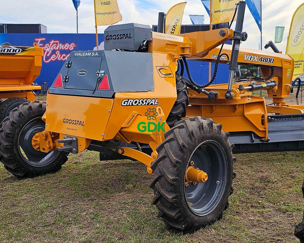 Niveladora de Arrastre VGX 4800, C/joystick y Cub. Grosspal.