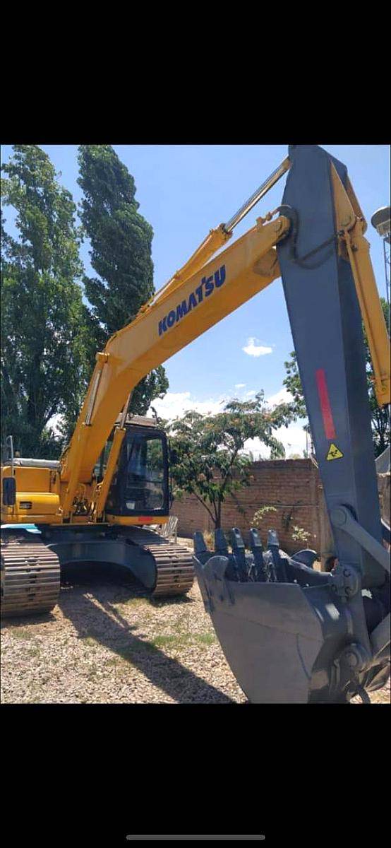 Excavadora Komatsu PC 200/5 con Aire Acondicionado