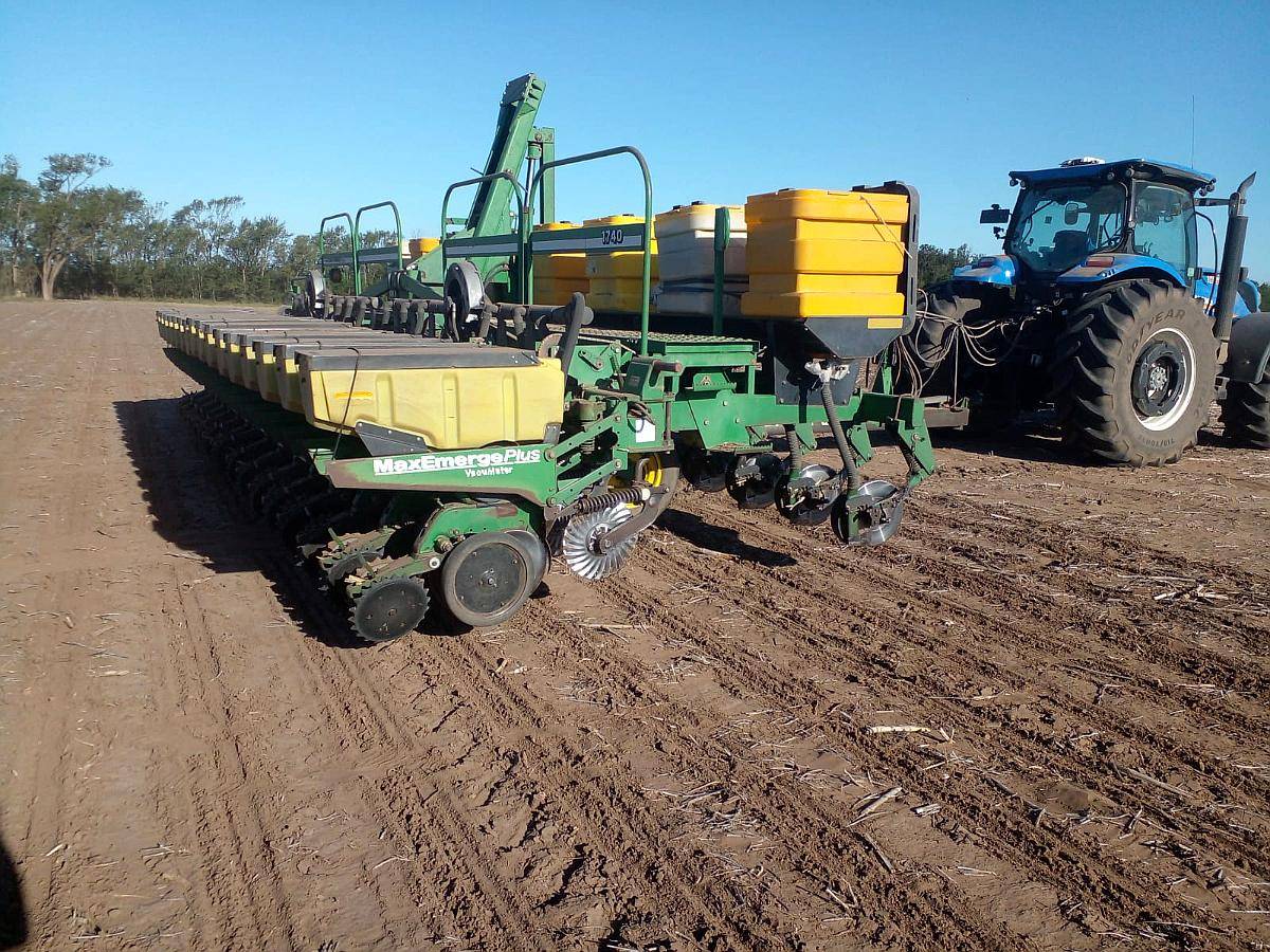 John Deere 16 a 52 Neumática año 2005, Excelente