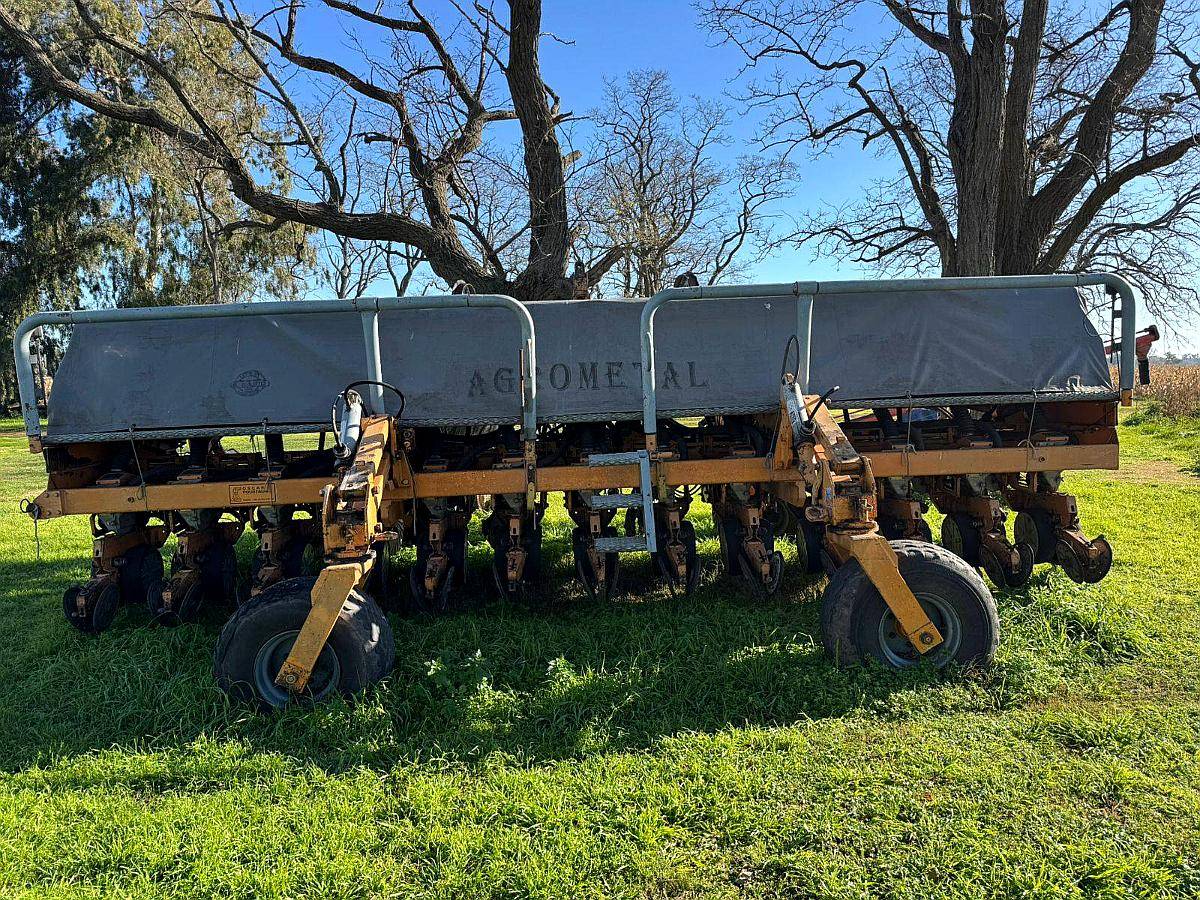 Sembradora Agrometal TX Mega Neumático de 13 a 52 cm