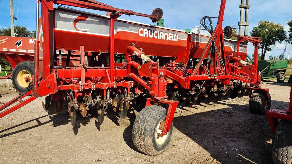 Sembradora Crucianelli Gringa V de 14 a 52 Doble Fertil.