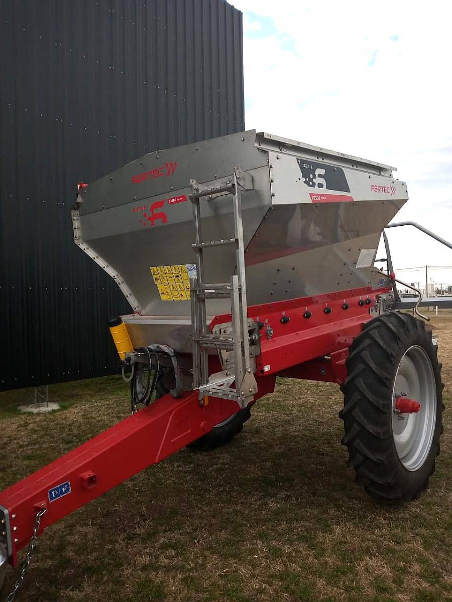 Fertilizadora Fertec 3500, Serie 6. Disponible