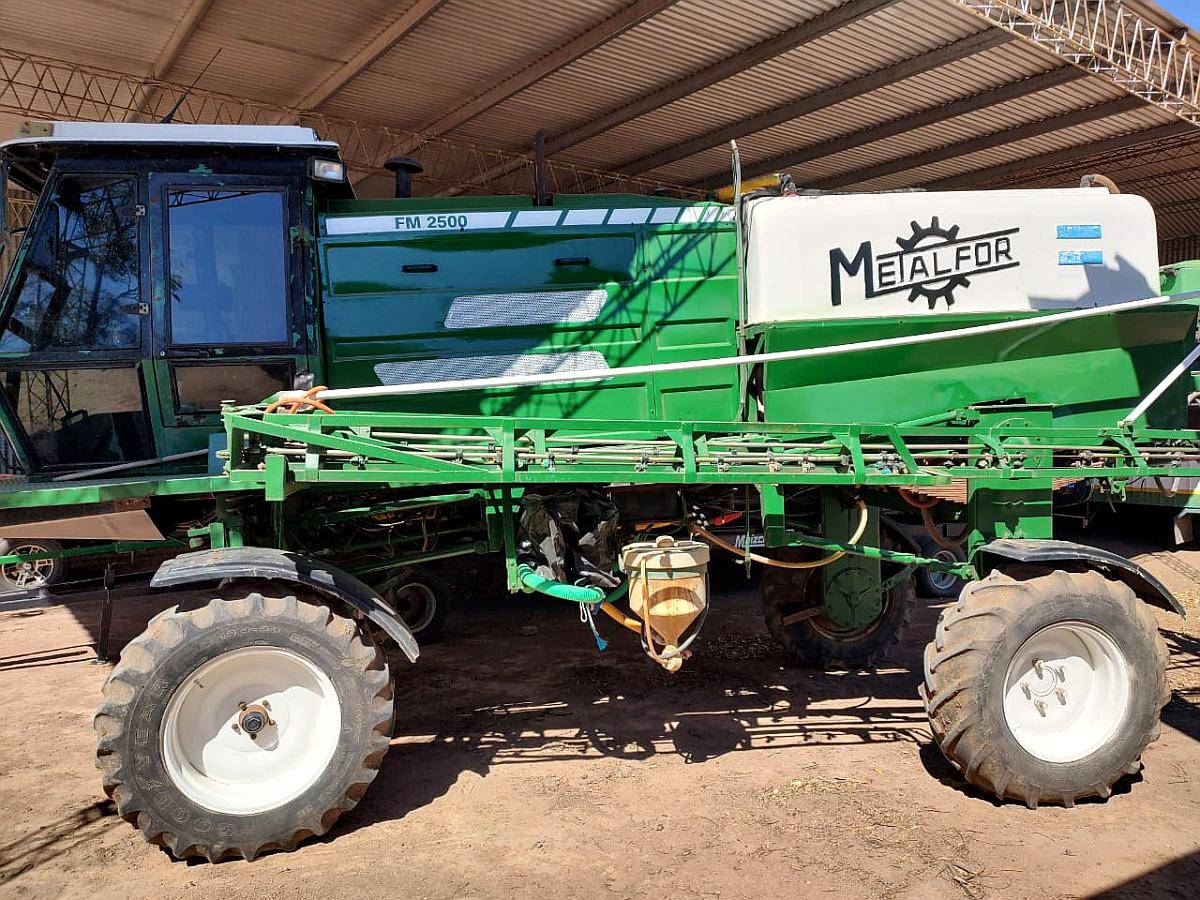 Pulverizadora Metalfor 2500 FM 21 Metros