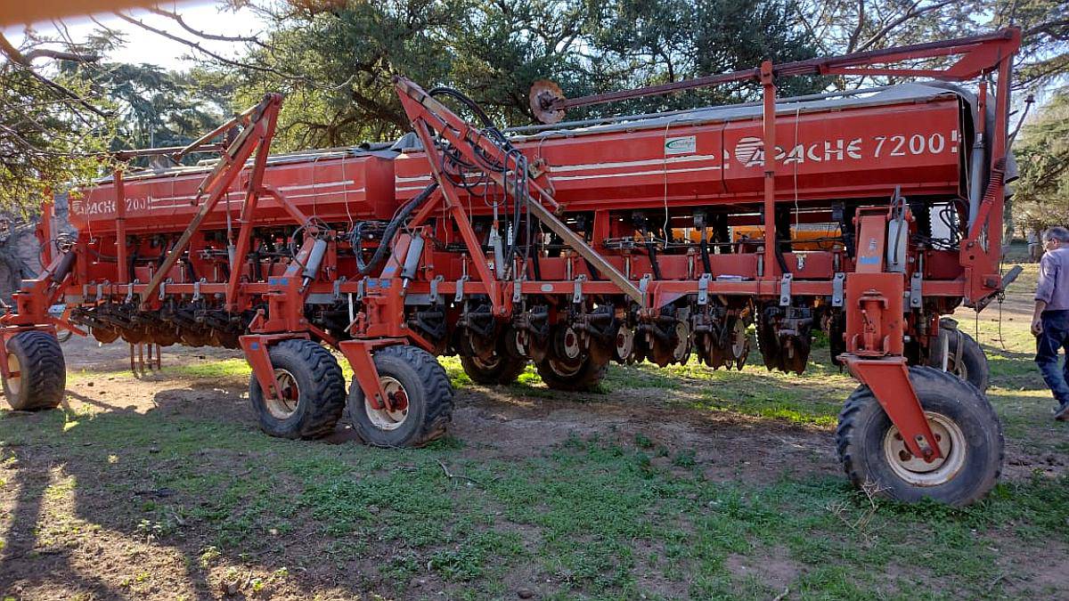 Sembradora Apache 7200 de 18 a 52 Doble Fertilización