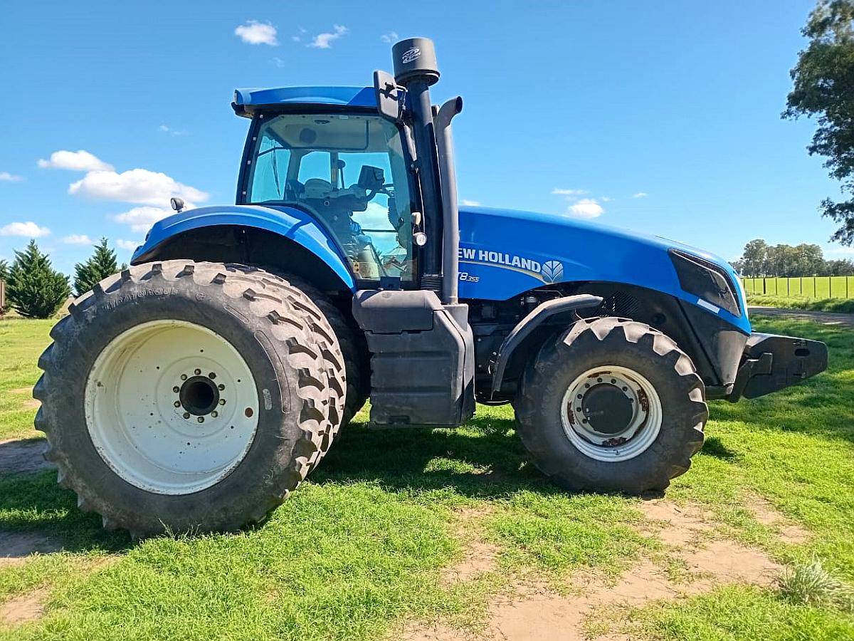 Tractor New Holland T8 355, año 2012