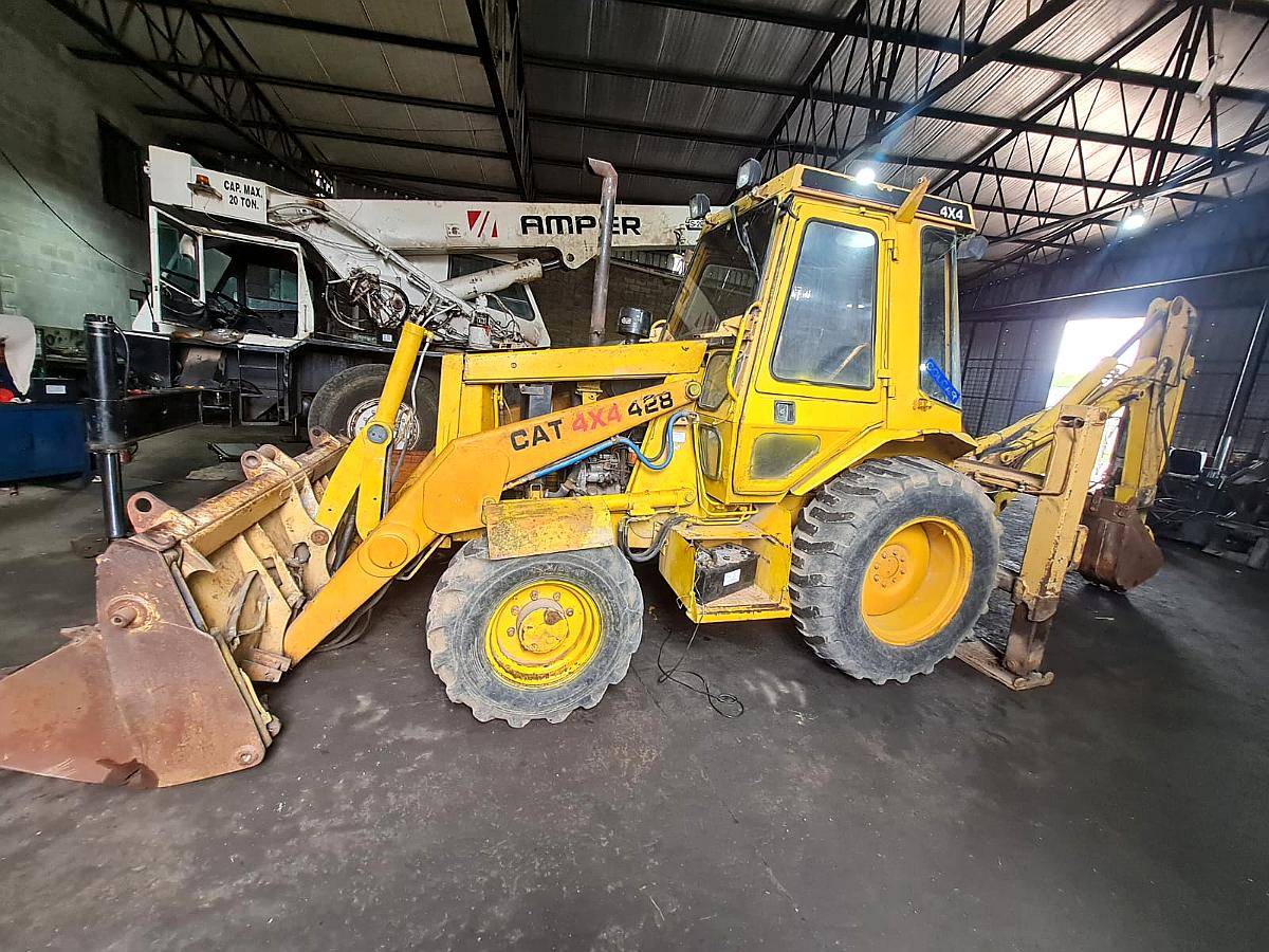 Caterpillar 428 4X4 1987 Oportunidad para Entendidos