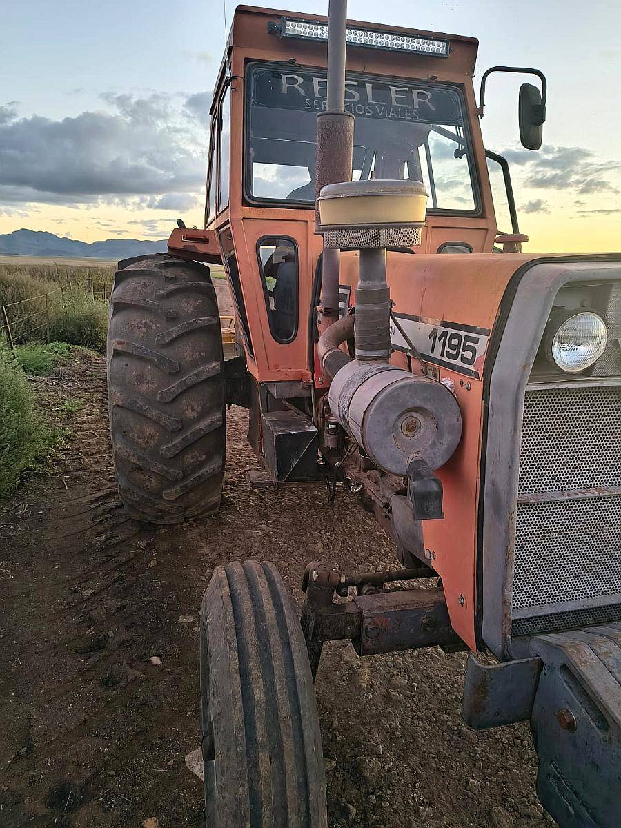 Tractor Massey Ferguson 1195