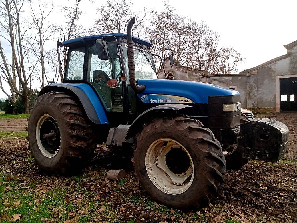 Tractor New Holland Modelo TM 165 - 13.000 Horas, año 2006