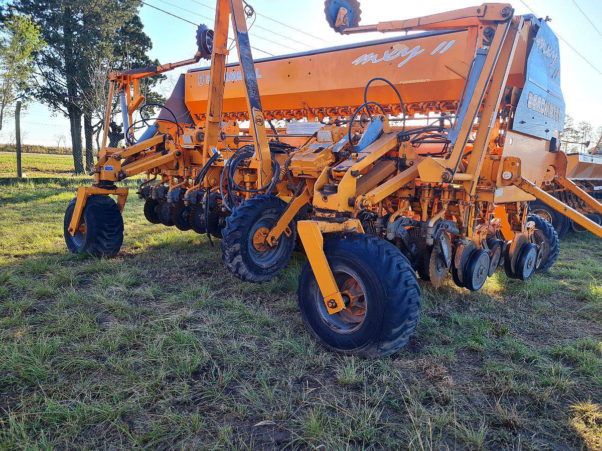 Agrometal MXY II 27 Lineas a 17,5, Alfalfero.