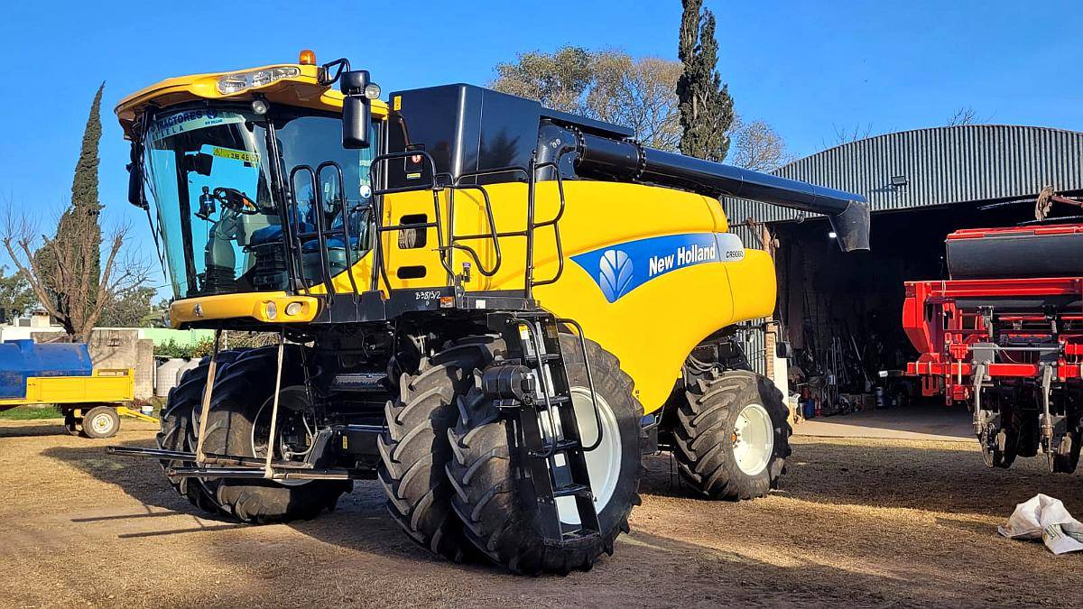 Cosechadora CR 9060, año 2008