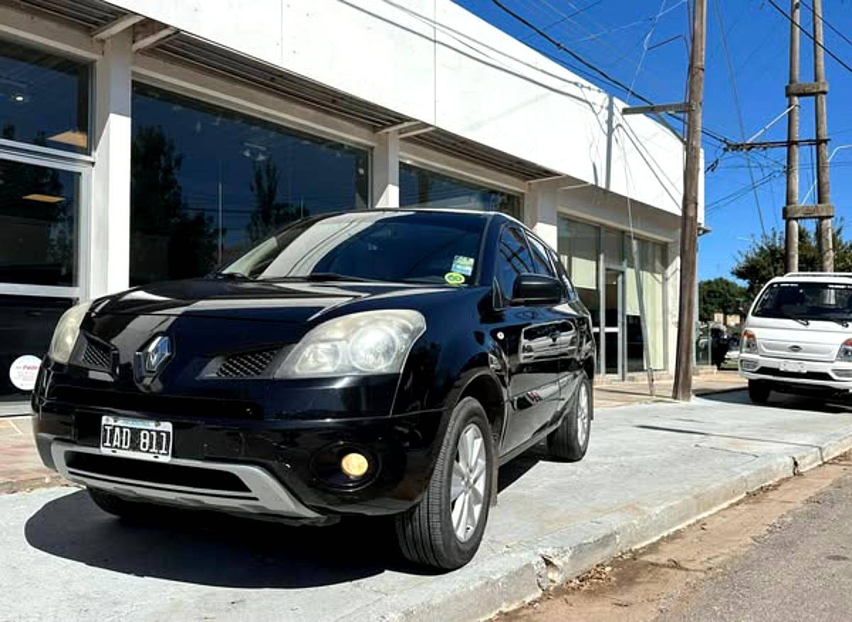 Koleos 2.5 M/T Expression 4X2 año 2009 Impecable Orio Hnos