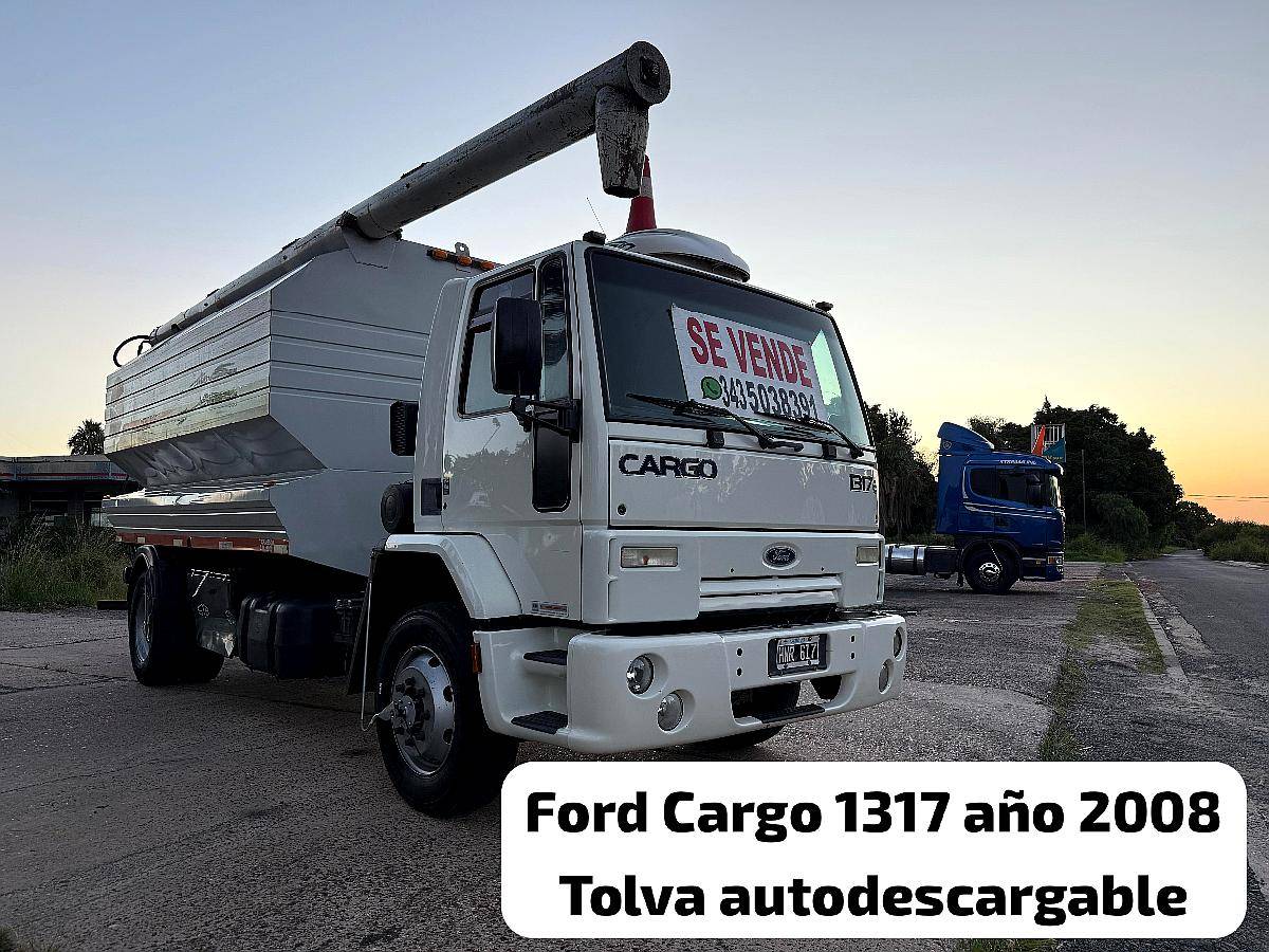 Ford Cargo 1317 con Tolva Thanos