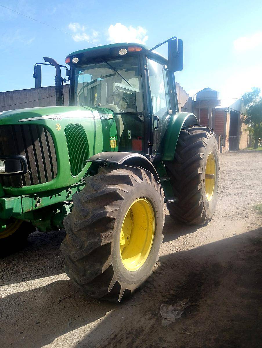 Tractor John Deere 7515 año 2007.